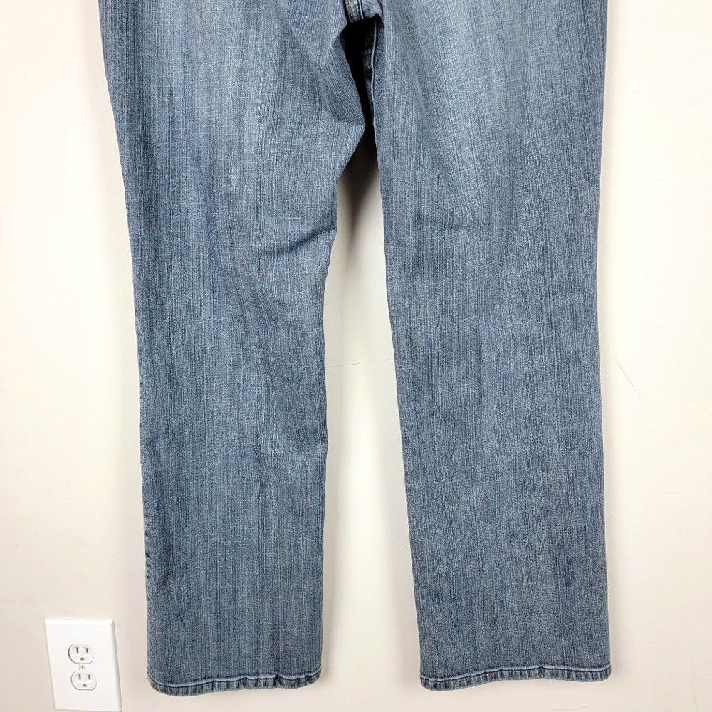 Chico's Platinum Marquis Washed Blue High Rise Boot Cut Jeans Women's 2.5 32X30 - Picture 8 of 9